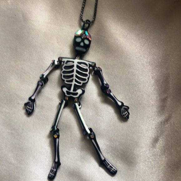 Betsey Johnson Hematite Tone Glow in The Dark Skeleton Pendant Necklace NWT - Picture 2 of 16